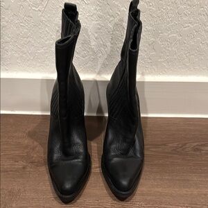 Zodiac Women’s Elegant Black Leather Ankle Boots Size 7.5